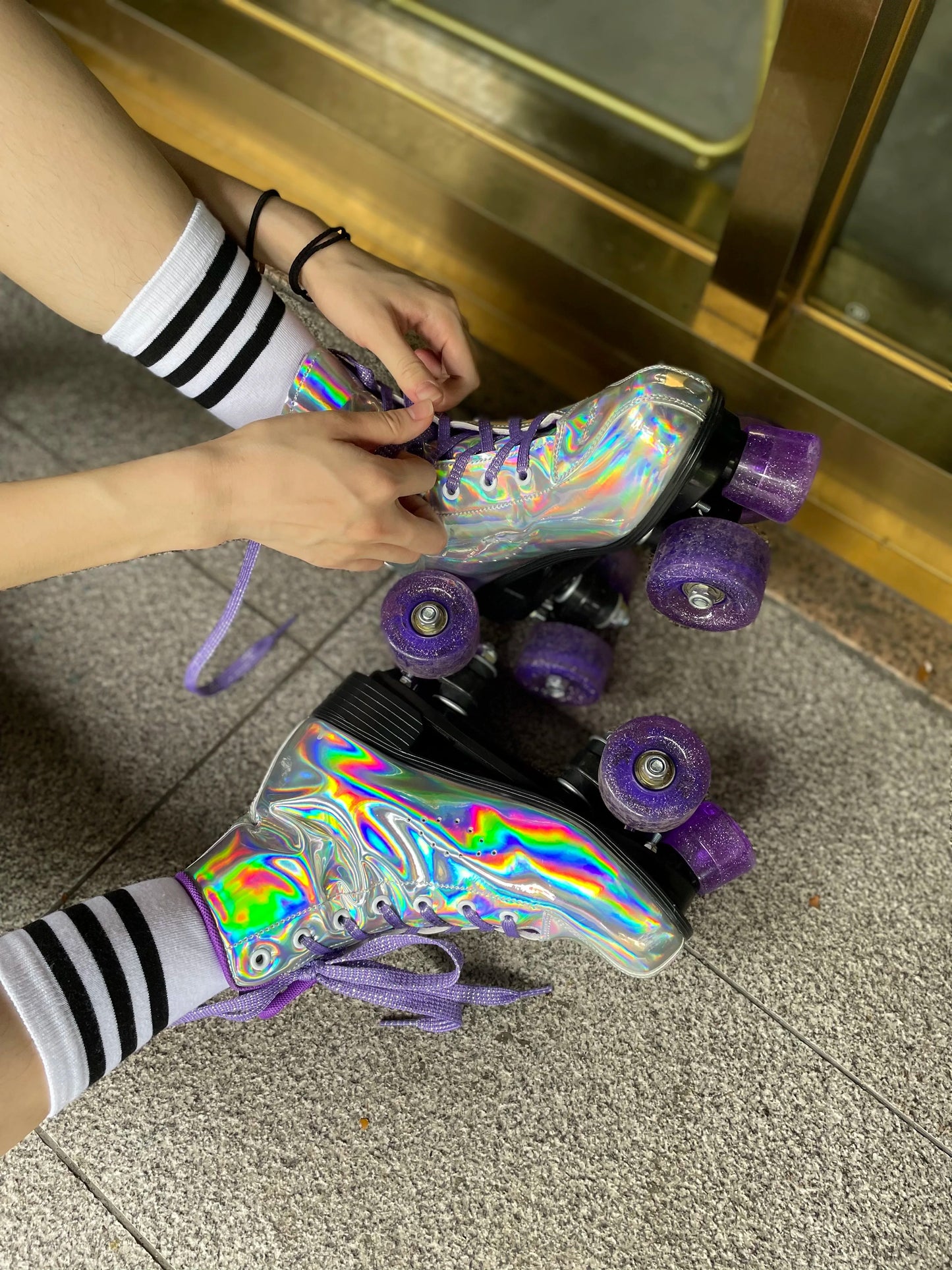 Women's Retro PU Outdoor Leather Roller Skates with LED Wheels