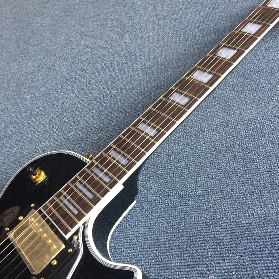 Customized Les Paul Model Electric Guitar with Golden Hardware