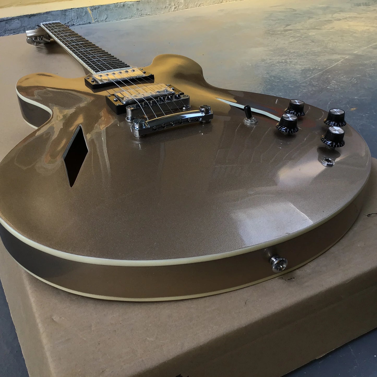 Metallic Semi-hollow and Double Diamond Holes Jazz Electric Guitar