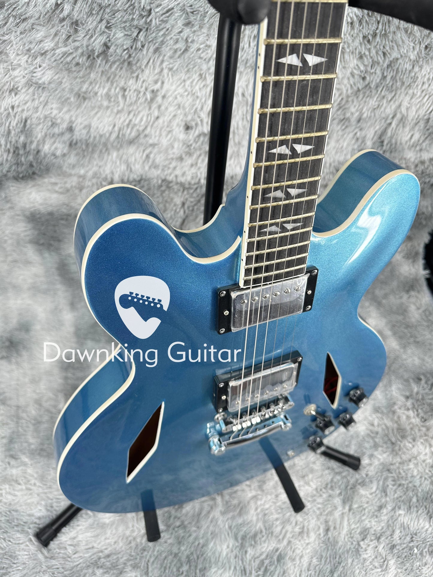 Semi-hollow 6 strings Electric Guitar with Chrome plated hardware