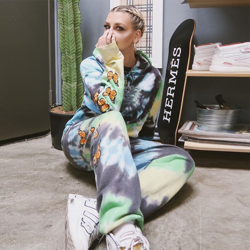 Darlingaga Streetwear Butterfly Print Tie Dye Tracksuit Women 2 Piece Set Fashion Hoodie and Sweatpants Matching Sets Sportswear