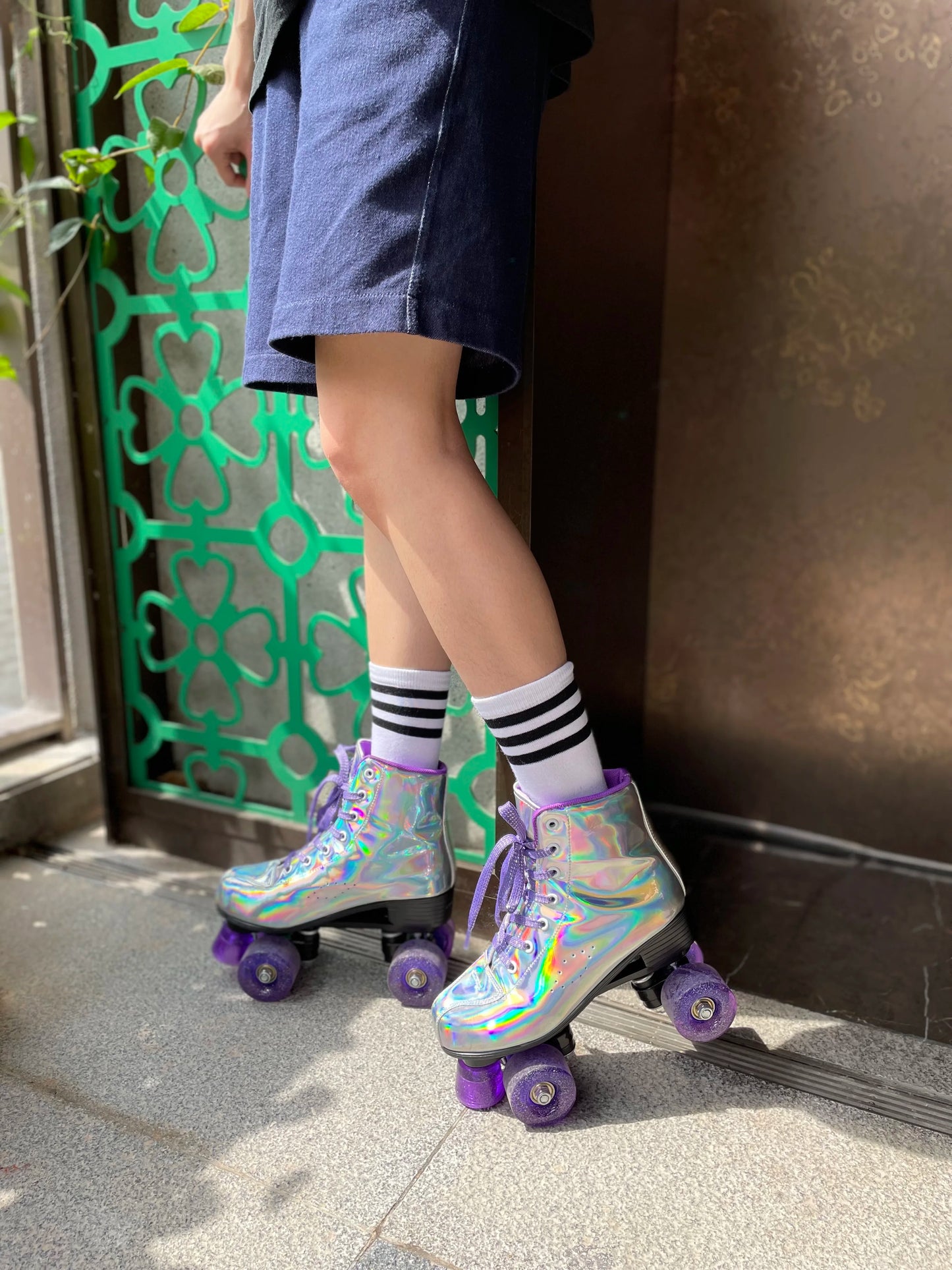 Women's Retro PU Outdoor Leather Roller Skates with LED Wheels