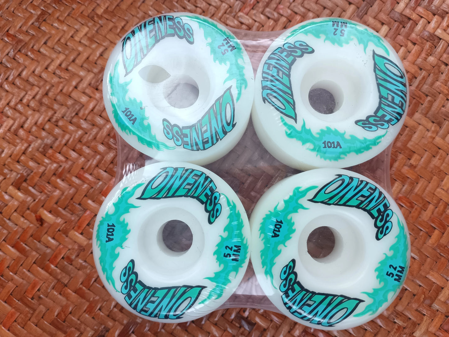 WHITE A CUT 101A 52MM SKATEBOARD WHEEL -  4PCS