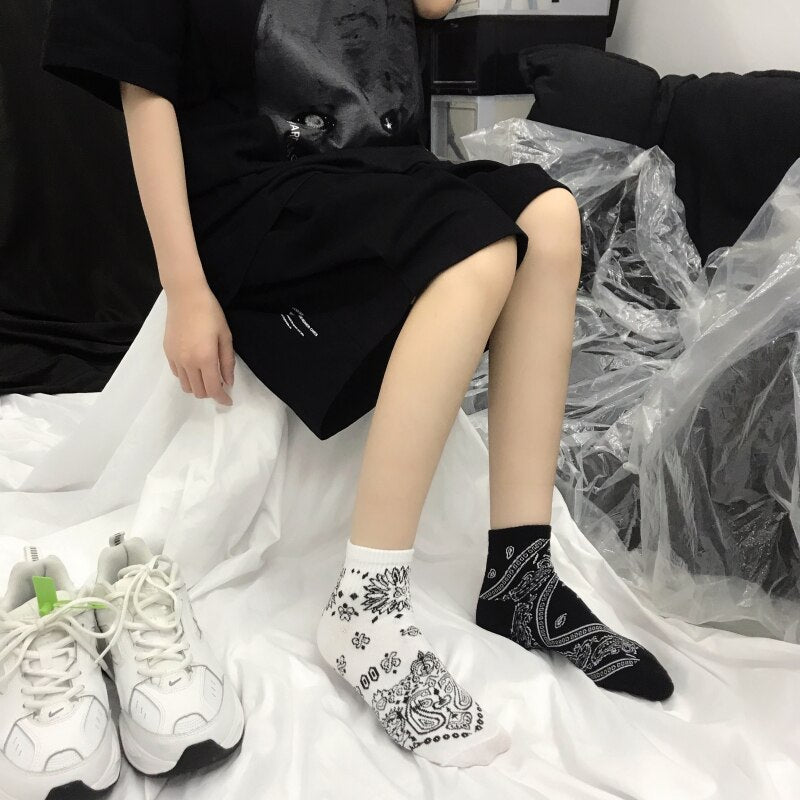 Black White Cotton Funny Flower Socks Bandanna Paisley West Coast Black Hiphop Pop Top Street Skate Fashion Skateboard Youth