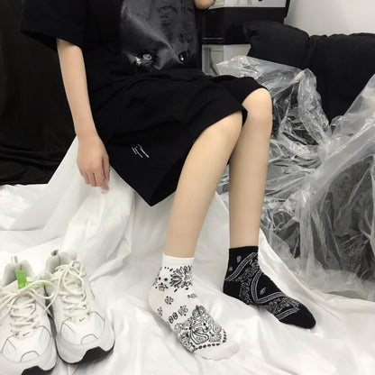 Black White Cotton Funny Flower Socks Bandanna Paisley West Coast Black Hiphop Pop Top Street Skate Fashion Skateboard Youth